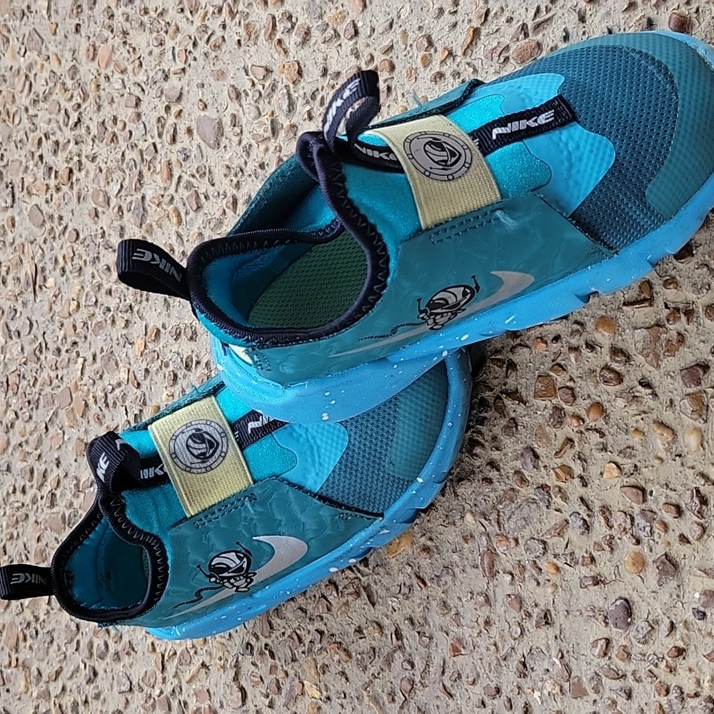 Toddler Nike's - Picture 2 of 3